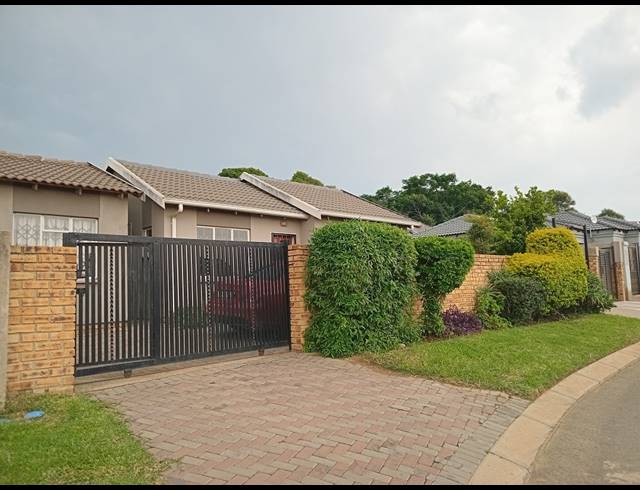 2 BEDROOM FREESTANDING TO LET IN COSMO CITY